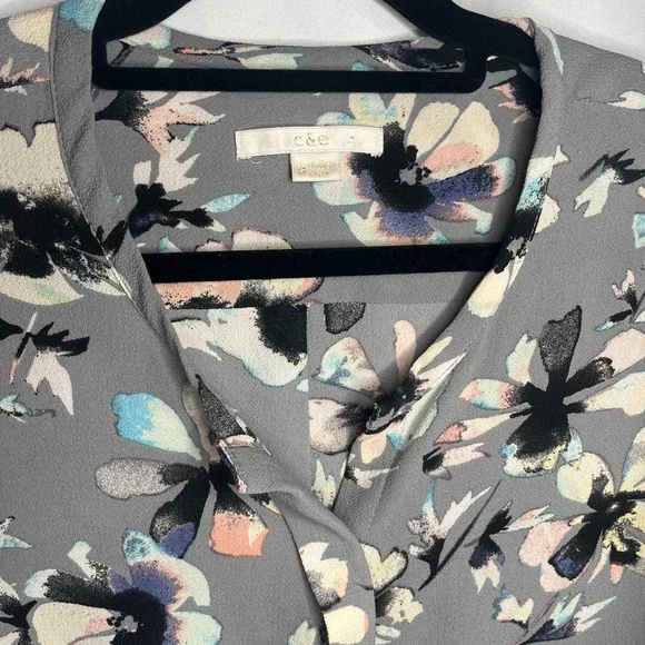 c&e Gray Floral Blouse 3/4 Sleeve, Size M, EUC - Picture 3 of 8